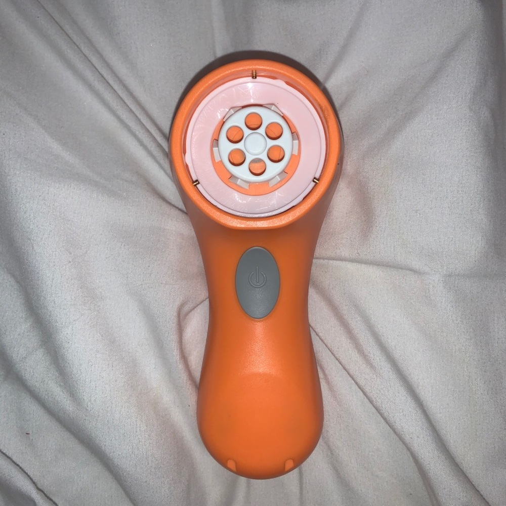 Clarisonic Mia Facial Cleansing Brush and charger